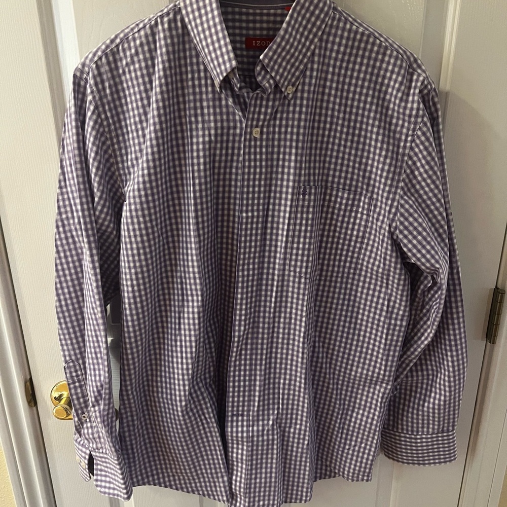 Izod Men's Purple Gingham Button Down Shirt. Size Medium.